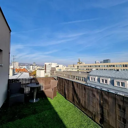 アパート Premium Old Town Huge Terasse Near Eurovea With Amaznig View ブラチスラヴァ