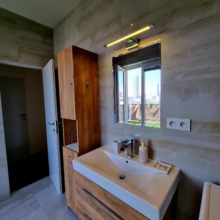 Appartamento Premium Old Town Huge Terasse Near Eurovea With Amaznig View